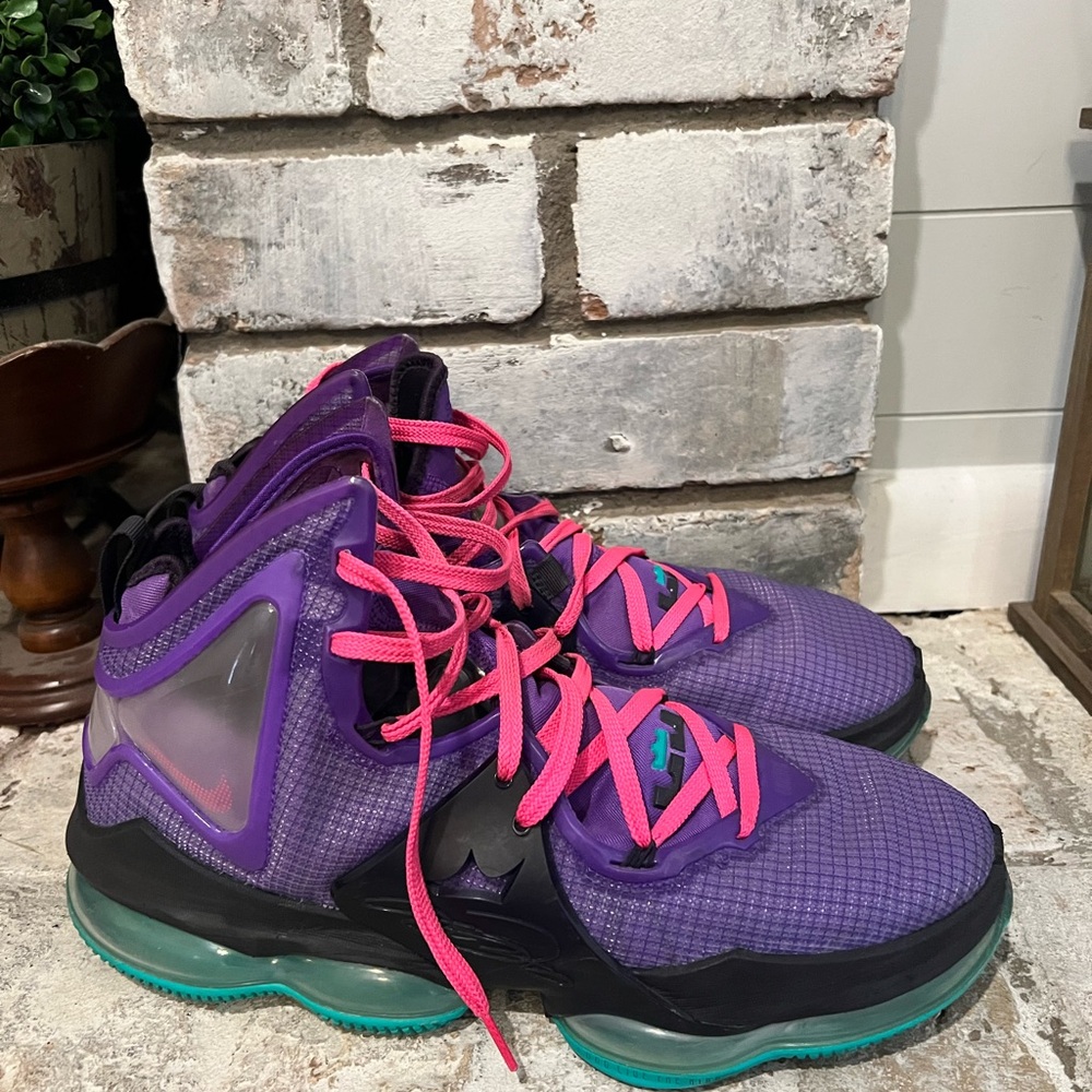 Nike LeBron 19 "DJ Bron" Basketball Shoes